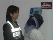 Aranan Şahsın Eşi Ve Oğlu Uyuşturucuyla Yakalandı