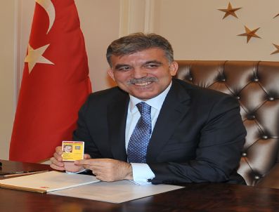 ATILLA SERTEL - Cumhurbaşkanı Gül'e basın kartı verildi
