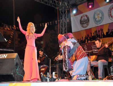 OĞLAN - Manisa Hale Yamaner İle Coştu