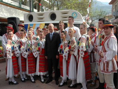 DOMATES FESTIVALI - Romanya Halk Oyunu Ekibinin Gösterisine Büyük İlgi