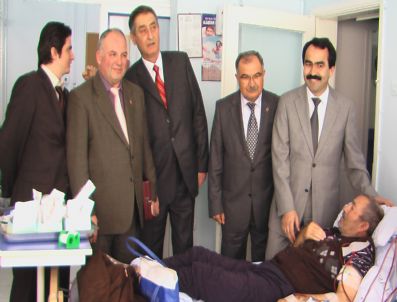 MUSA USLAN - Alaşehir Esnafından Hastaneye Diyaliz Makinesi