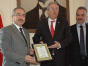 Giresun Üniversitesi Tıp Fakültesi Hastanesi'nde Bağışta Bulunanlara Teşekkür Beratı