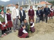 Öğrencilerden Ağaçlandırma Çalışmalarına Destek