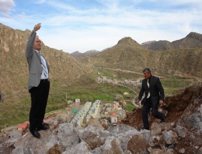 ABDULLAH ÇIFTÇI - Tarihi Çukurca Kalesini Yol Yapımı Çalışmaları Son Aşamaya Geldi