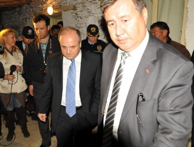 CAFER ŞAHIN - Uşak Valisi, Kaybolan Çoçuğun Ailesini Ziyaret Etti