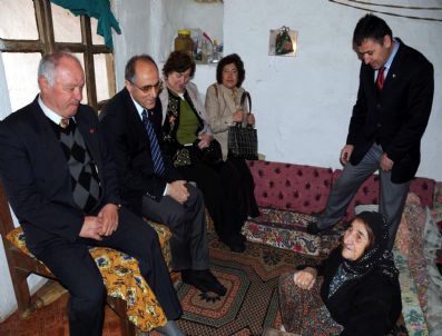 İBRAHIM ÖZÇIMEN - Vali Özçimen, 102 Yaşındaki Havva Nine'yi Ziyaret Etti