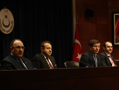 SWISS OTEL - AK Parti heyeti yabancı gazeteciler ile bir arada