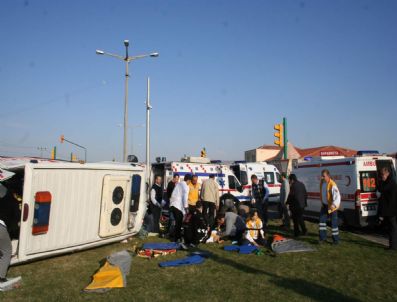 Ambulans İle Otomobil Çarpıştı: 10 Yaralı