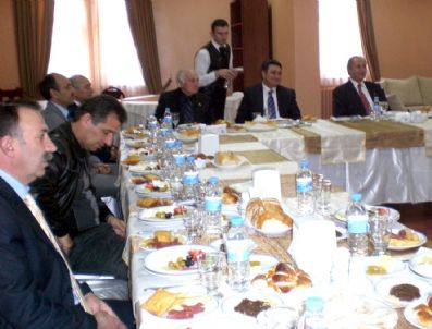 NEVZAT BOZKUŞ - Kars Valisi Kara Kahvaltıda Basın Mensuplarıyla Biraya Geldi