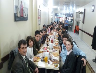 Okul Aile Birliğinden Öğrencilere Jest