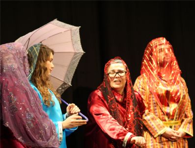 UZUNPıNAR - Belediye Şehir Tiyatrosu 'Ters Evlenme'yi Sahneliyor