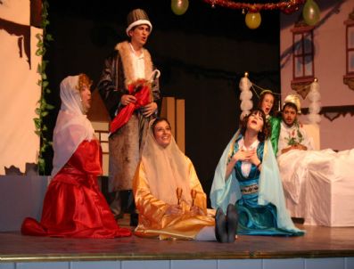 DÜNYA TIYATROLAR GÜNÜ - Denizli Belediyesi Tiyatroseverleri Sevindirmeyi Sürdürüyor