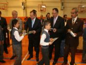 Esenyurt Belediyesi'nden okullara kitap ve satranç takımı dağıtımı