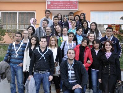ZEKI KAYA - Gümüşhane Üniversitesi Öğrencilerinden Yetiştirme Yurdu'na Ziyaret