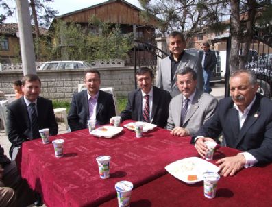NECDET TÖMEKÇE - Hac İbadetini Yerine Getiren Muhtar Mevlid-i Şerif Okuttu
