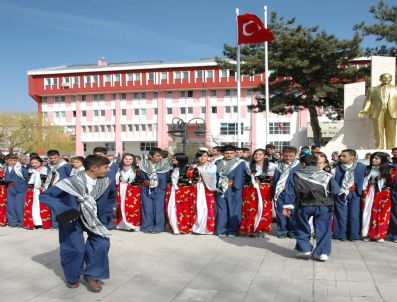 NURULLAH ERTAŞ - Halk Oyunları Bölge Grup Yarışması