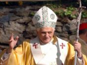 Papa'ya tutuklama talebi