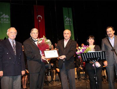 Usta Sanatçı, 50. Sanat Yılını Sahnede Kutladı