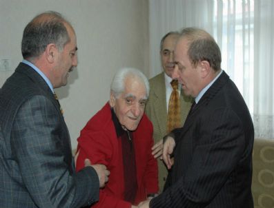 FEVZI BUDAK - Vali Öztürk'ten Türkü Paşa'ya Ziyaret