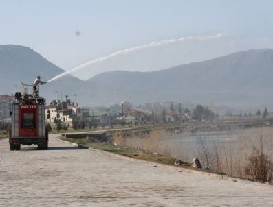MUSTAFA ASLAN - Beyşehir Gölü Kıyılarında Larva İlaçlaması