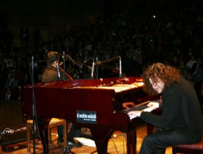 TULUYHAN UĞURLU - Piyanist Uğurlu Diyarbakır'da Dinleyicilerine Unutulmaz Anlar Yaşattı