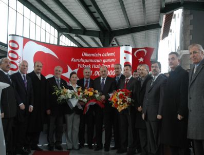 NUSRET BAYRAKTAR - Yüksek Hızlı Tren'de 1 Milyonuncu Yolcuya Ulaşıldı