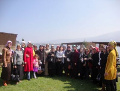 Ak Parti Kadın Kolları Başkanları Sapanca'da Bir Araya Geldi
