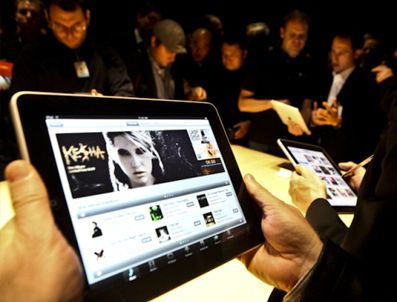 STEVE JOBS - Apple iPad'leri postaya verildi