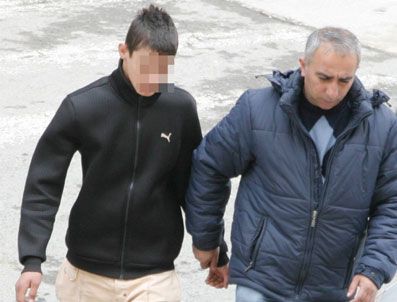 Camide Bıçakla Yakalanan Gence 600 Tl Para Cezası