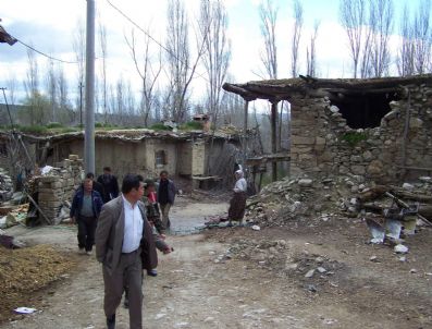 İHTIYAR HEYETI - Korkuteli'nde 31 Eski Ev Yıkılıyor