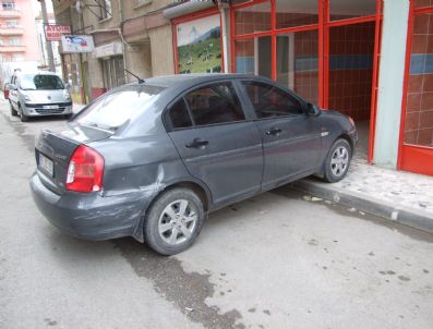 Otomobil Dükkana Çarptı