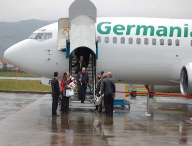 SALTUKOVA - Zonguldak Havaalanına Yılın İlk Uçak Seferi