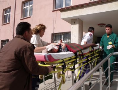 KOZANLı - Çocuğun Üzerine Pencere Düştü