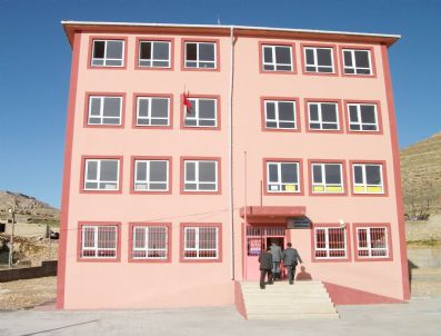 TARKAN KESKIN - Derik'te Atatürk İlköğretim Okulu Öğrencileri Okullarına Kavuştu