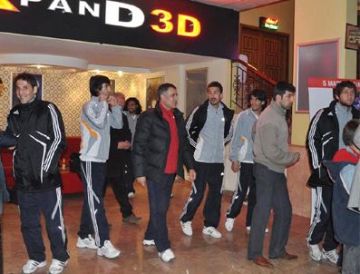Malatyaspor Ve Malatya Belediyesporlu Futbolcuların Sinema Keyfi