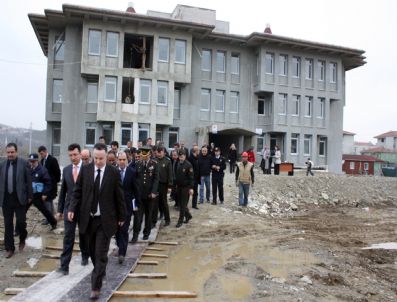 CEMAL ŞAHIN - Vali Erbay Altınova'da İncelemelerde Bulundu