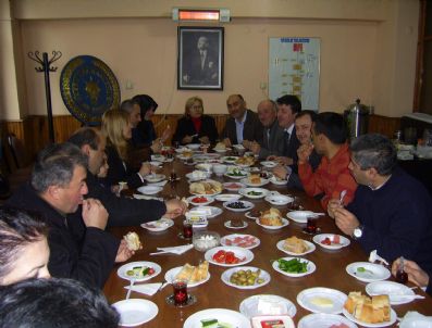 Ak Parti'de Kahvaltılı Toplantı