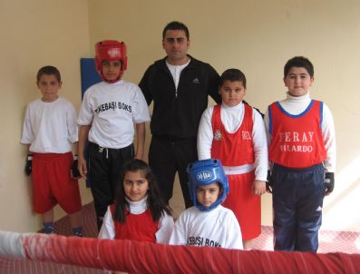 TAHSIN KURTBEYOĞLU - Aldığı Para Yardımıyla Spor Salonu Açtı