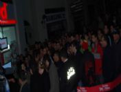 Elektronik Eşya Mağazası Önünde Ucuz Alışveriş Nöbeti