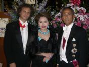 Endonezyalı Lider Sukarno'nun Eşi Dewi Sukarno, Mıllıonaıre Faır'i Kapatarak, Tüm Mücevherleri Satın Aldı