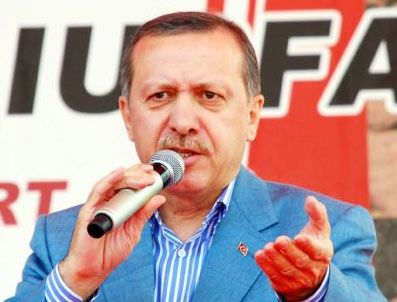 ERMENİ TASARISI - Başbakan Erdoğan'ı kızdıran 'padişah' pankartı