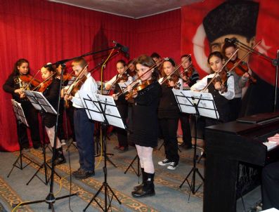 KEMAL NAZLı - Minik Öğrencilerin Keman Ve Piyano Merakı