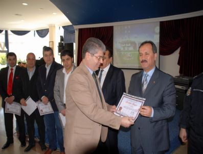 DENIZLI EMNIYET MÜDÜRÜ - Polis Dostlarına Teşekkür Belgesi