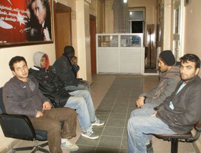 GAMBIYA - Van Gölü'nü Kayıkla Geçen Kaçak Göçmenler Patnos'ta Yakalandı