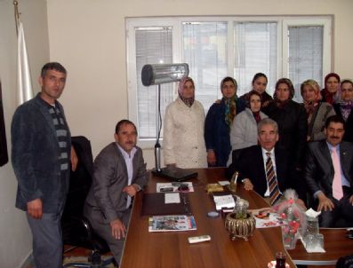 İSMAIL ÖZGÜN - Ak Parti Milletvekili Hanımlarla Kucaklaştı