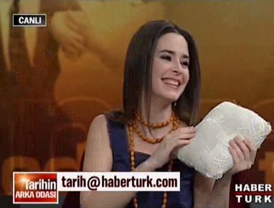PELİN BATU - Bu hafta programa yastıkla geldi