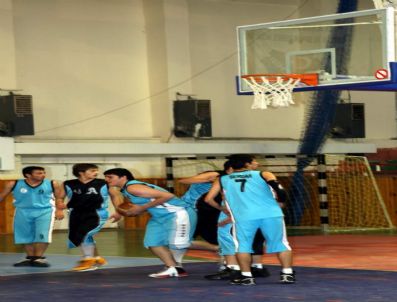 İBRAHIM PAŞA - Gençler Kız-erkek Basketbol İl Birinciliği Müsabakaları Başladı