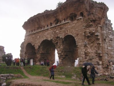 ZEUS - Tralleis Antik Kenti'ne Ziyaretçi Akını