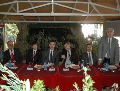 Manisa'da Çiftçilere 410 Bin Meyve Fidanı