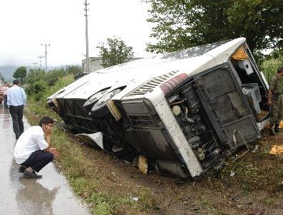 Manisa'da yolcu otobüsü devrildi: 4 ölü